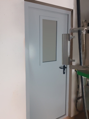 Однопольная дверь со стеклом, внутренняя сторона (ул. Новый Арбат) Однопольная дверь со стеклом, внутренняя сторона (ул. Новый Арбат)